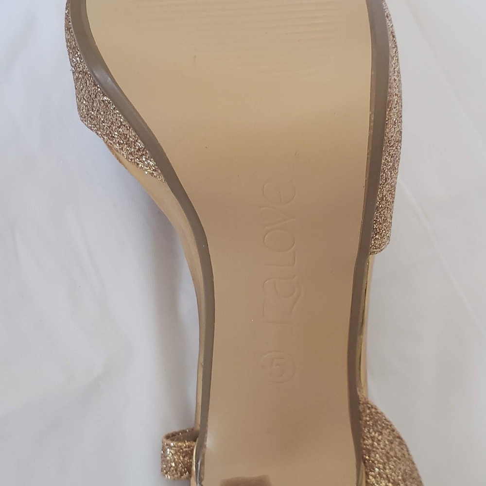 Heels - Picture 7 of 8